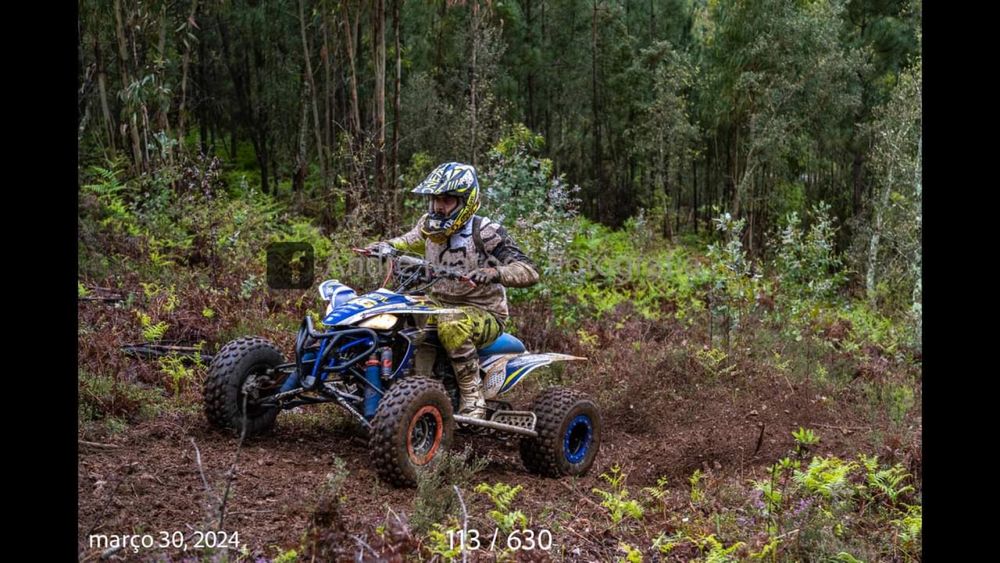 Yfz 450 mota exelente conta com muito material
