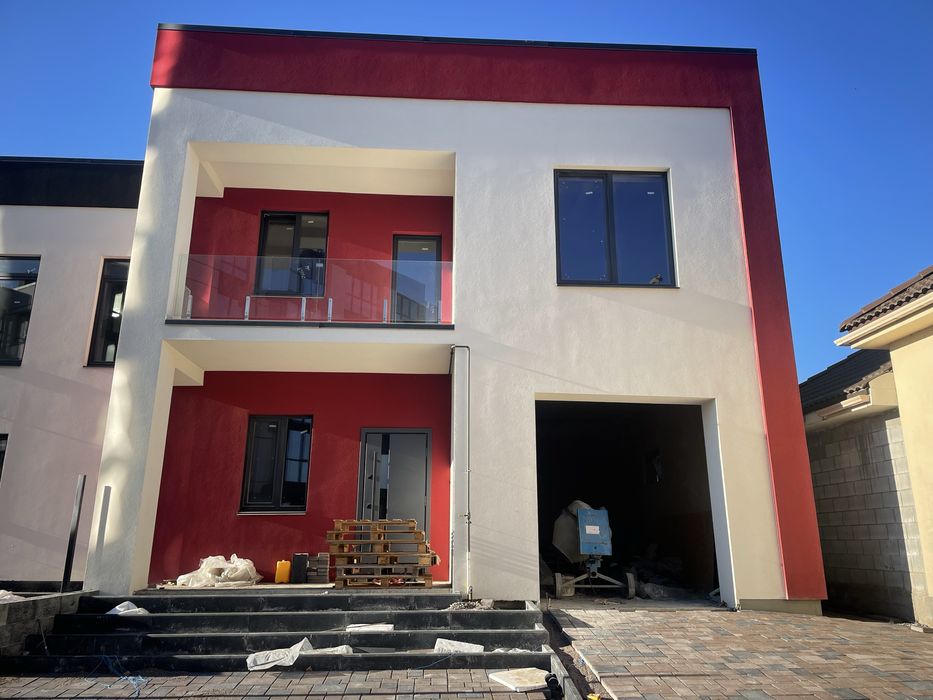 Котедж з гаражем навпроти Спектруму