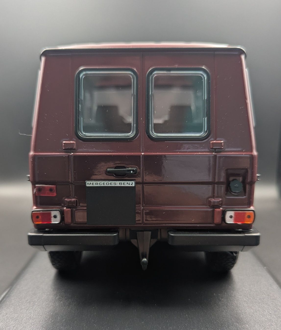 Mercedes G-Model Minichamps масштаб  1:18