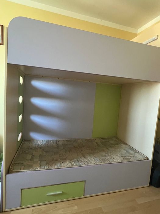 Двоповерхове дитяче ліжко, шафа