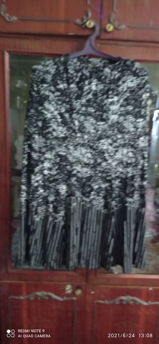 Костюм очень нарядный состояние очень хорошее юбка идёт в пол(длинная)