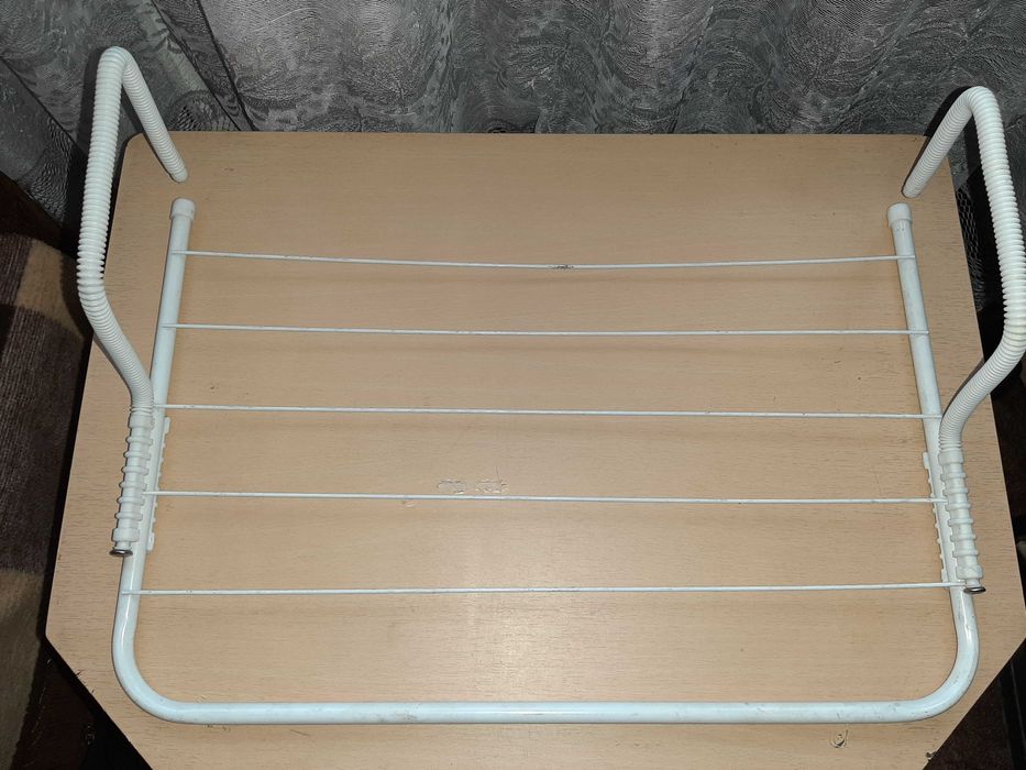 Suszarka na pranie do prania wisząca na grzejnik kaloryfer