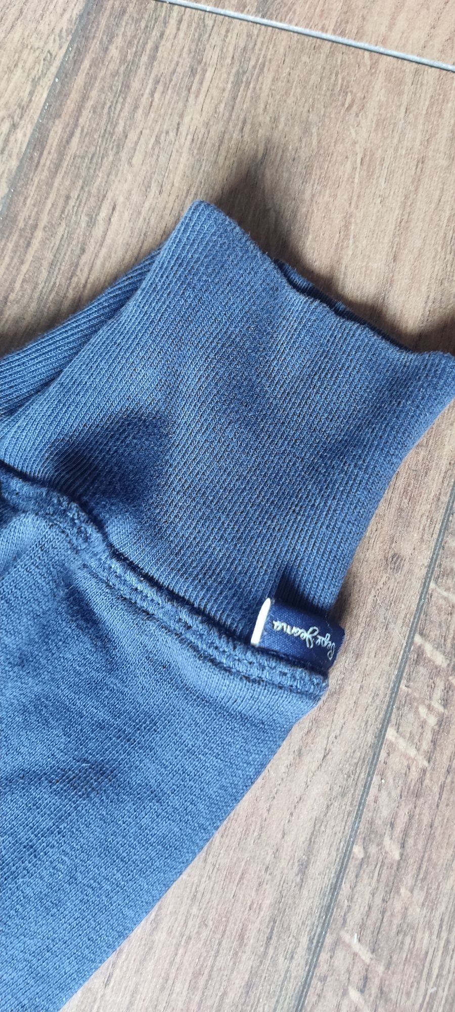 Pepe Jeans Bluza grantowa na zamek L
stan bdb. bez uszkodzeń slim fit