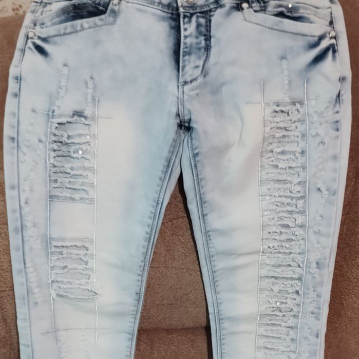 Продам джинсы рваные