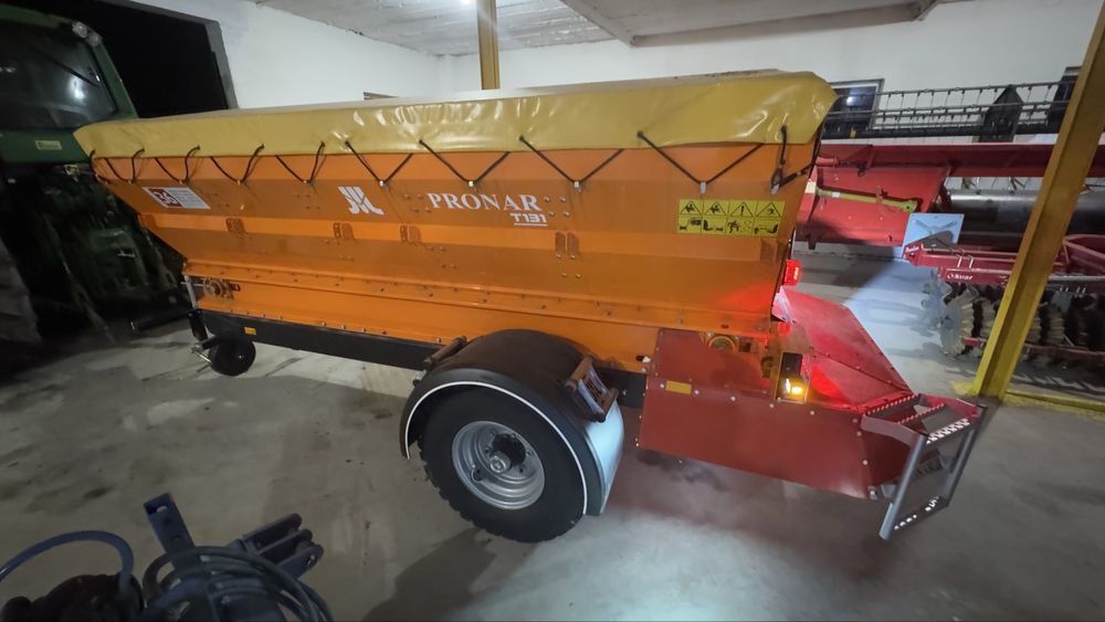 Posypywarka piaskarka solarka Pronar P131