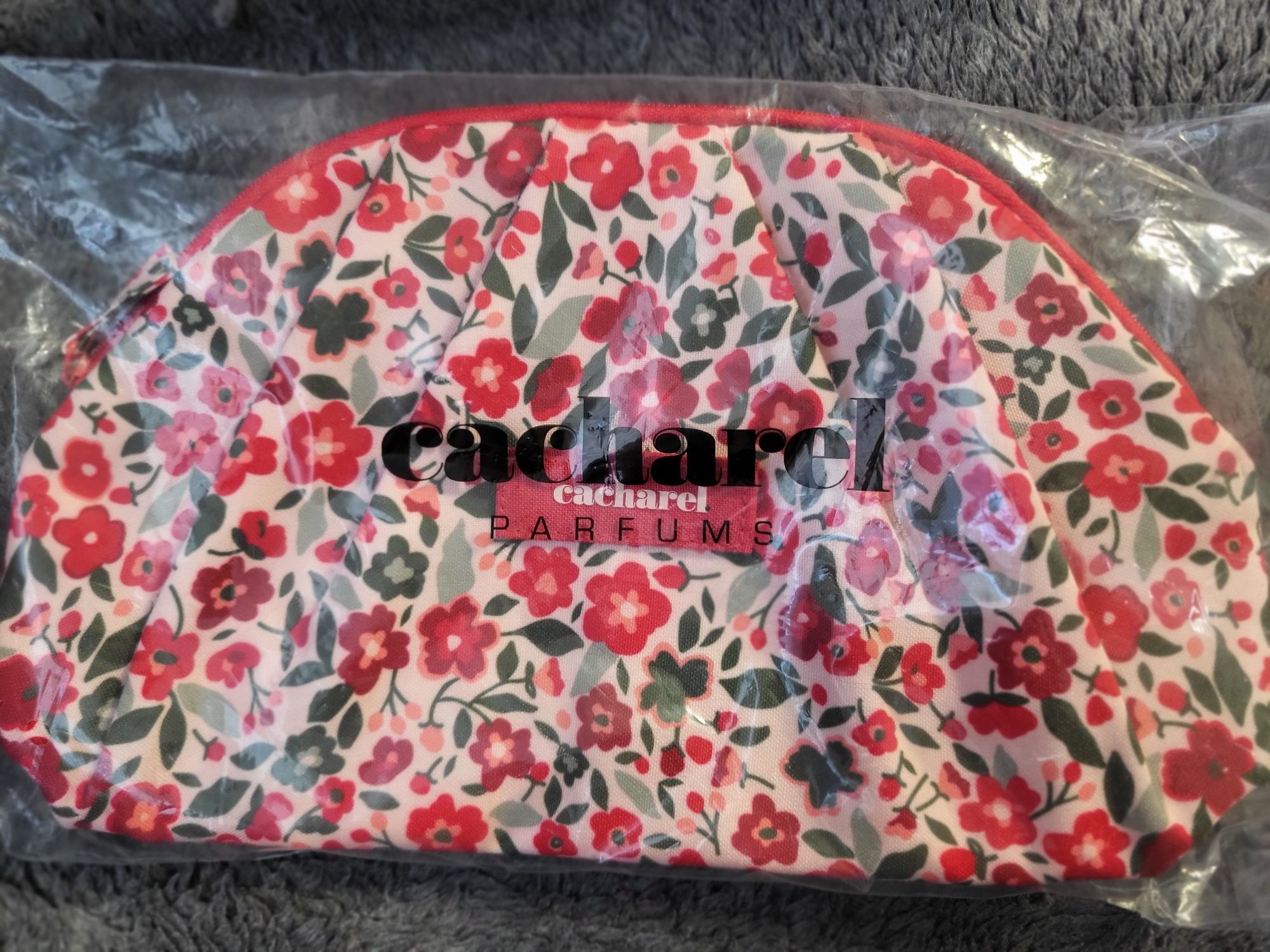 Парфуми Amor Amor  Cacharel