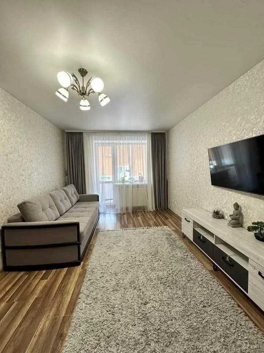 Продам 2 кімнатну великогабаритну квартиру на Кравчука