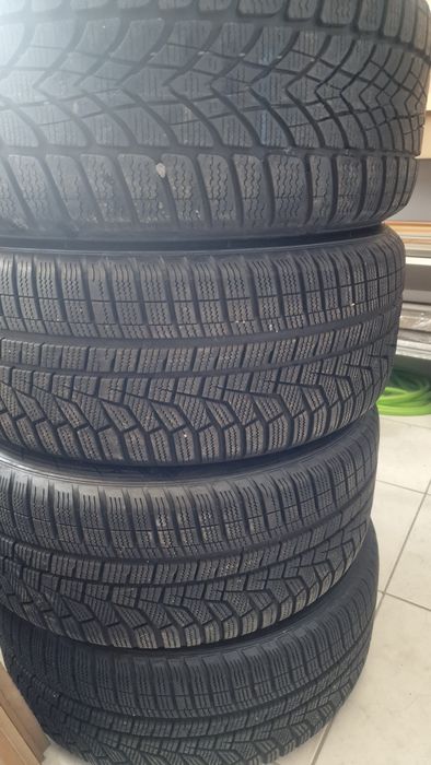 4 Pneus 225/50R17 - 3 Hankook e 1 Dunlop
