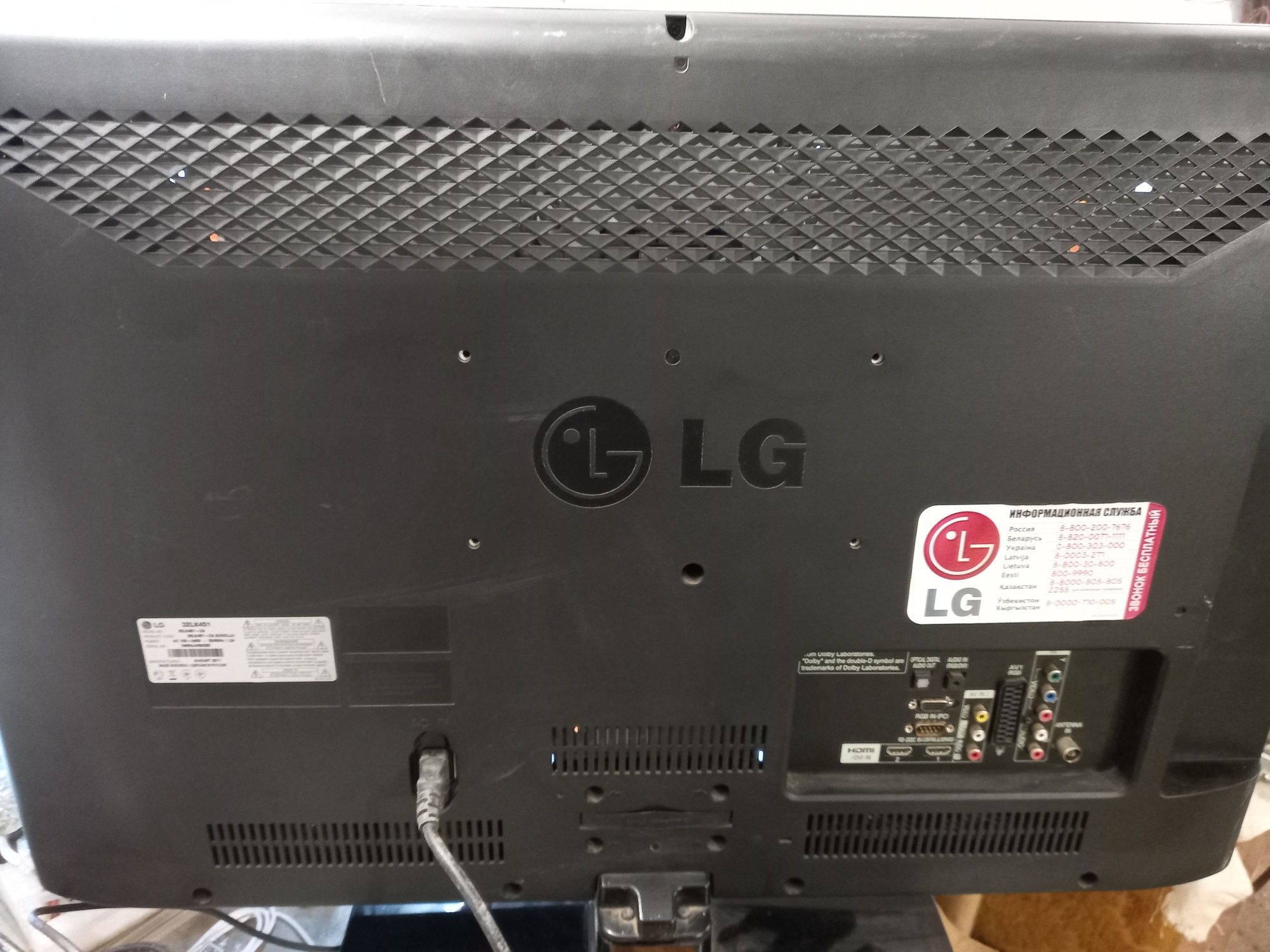 32LK451 LG.Телевізор,пошкоджена матриця працює є пульт на запчастини.