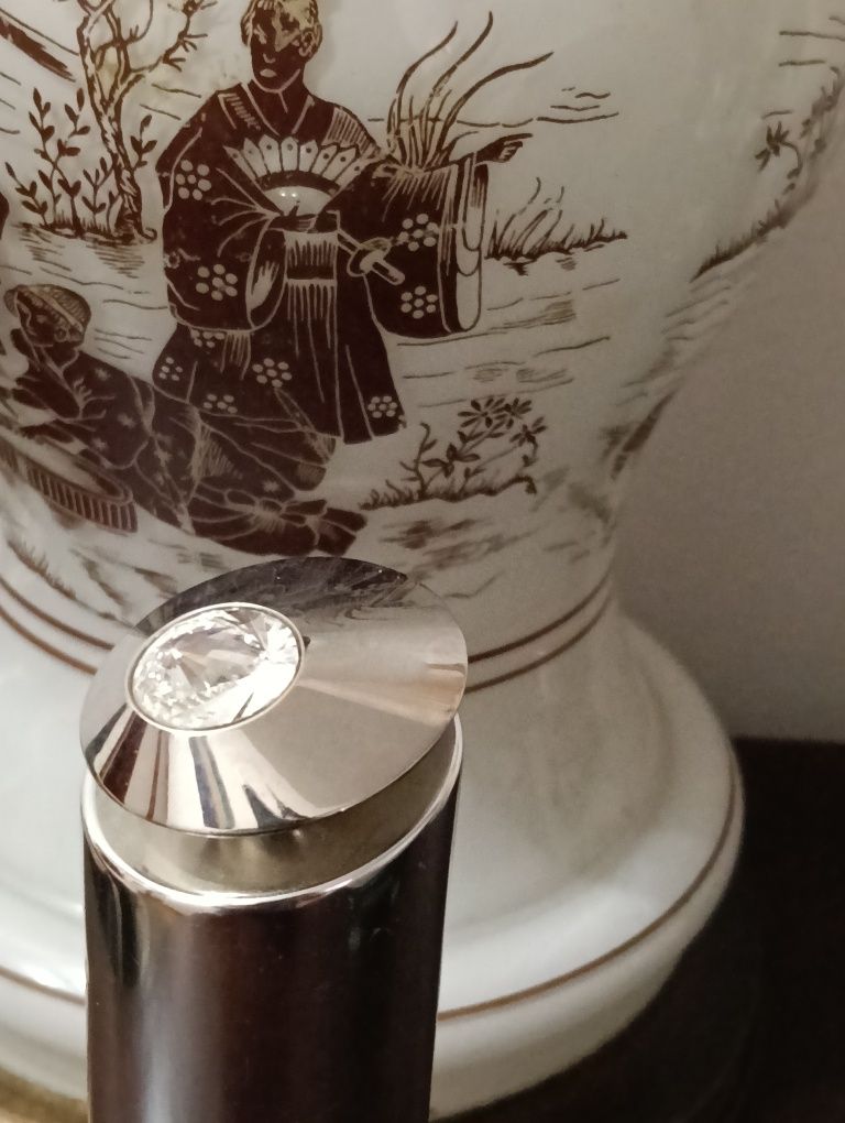 Belo frasco de perfume SWAROVSKY para coleção ou outros