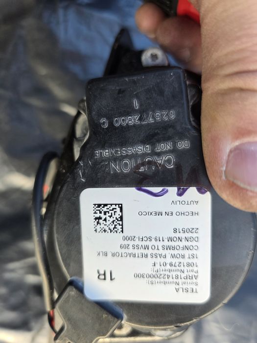 Ремені , паски безпеки дотяжки tesla model 3  2018