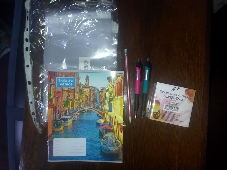 Бумага А4, кинетический песок, ручки, файлы, кисточка для рисования