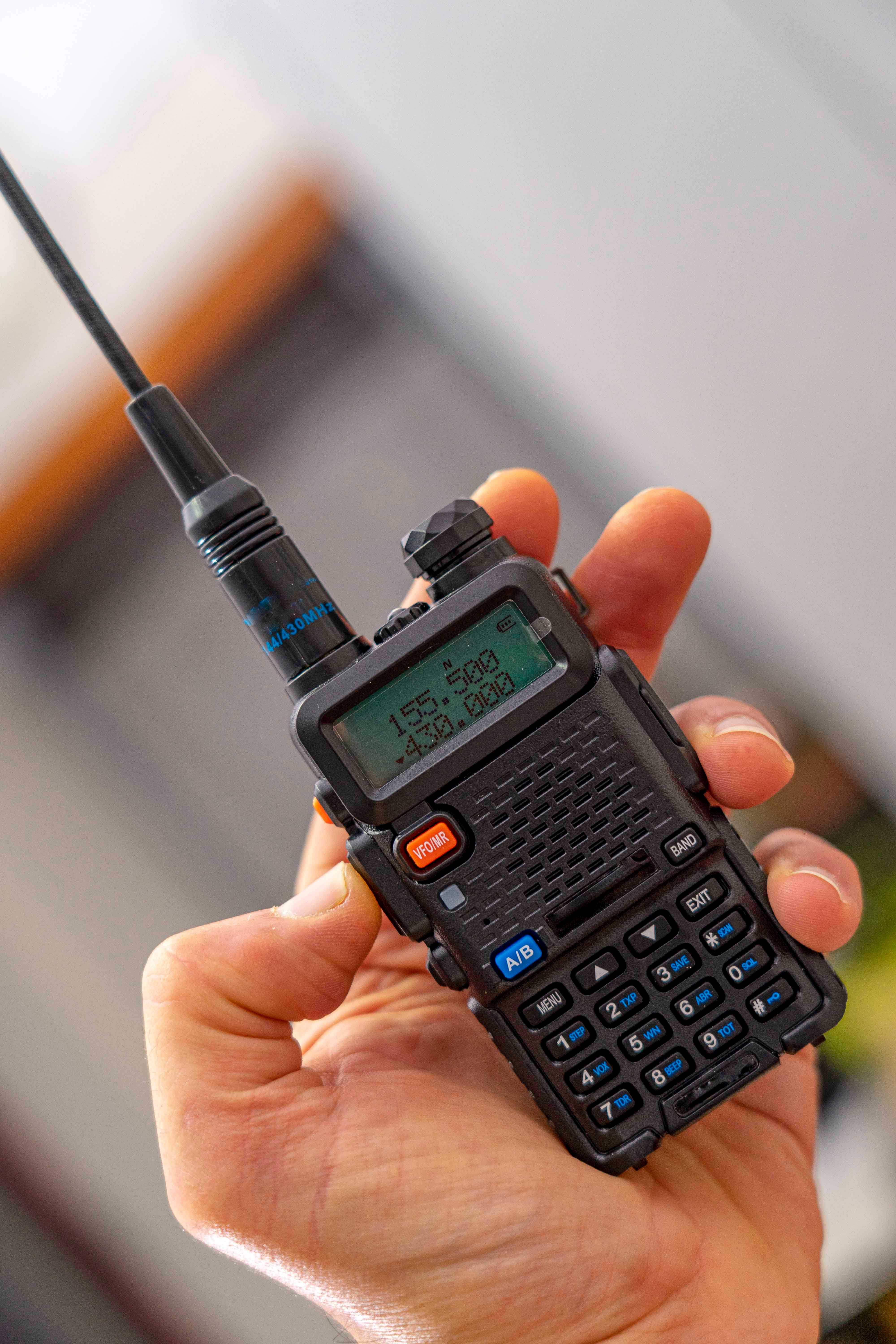 Antena dual band VHF UHF Nagoya NA-771 de radio amador para portatil