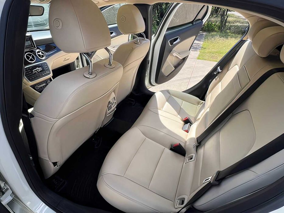 Mercedes-Benz GLA 250      2015