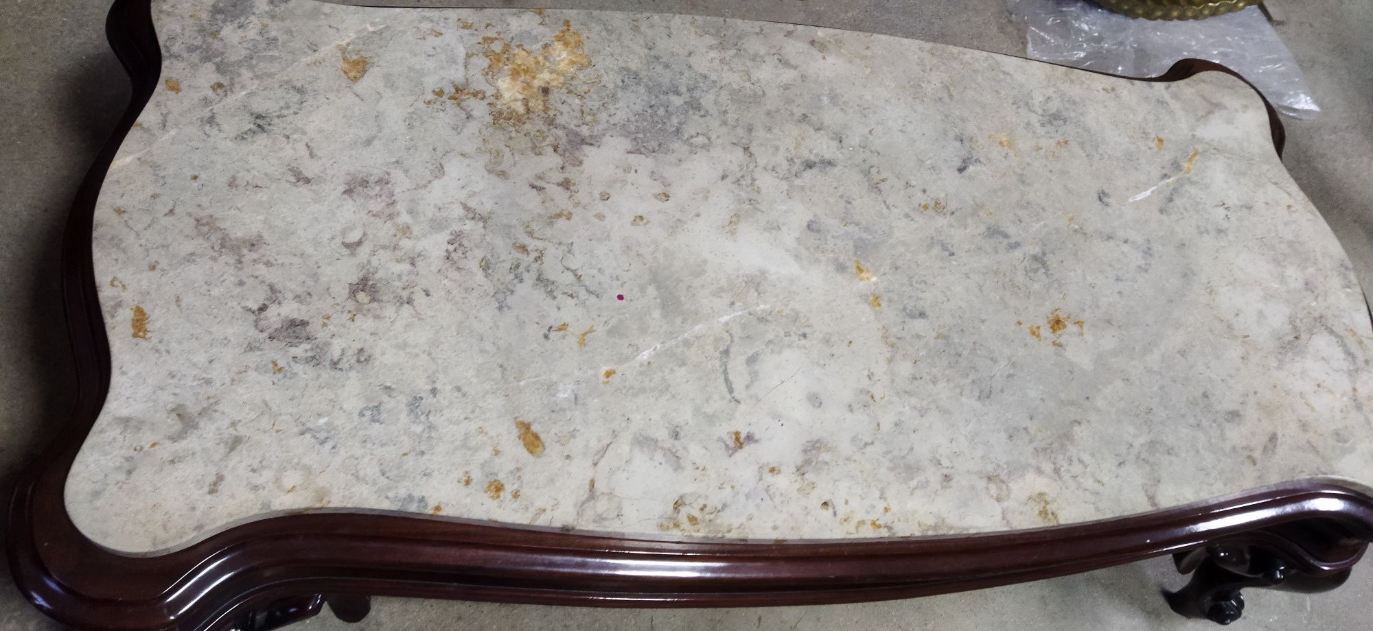Mesa de centro de sala com pedra mármore