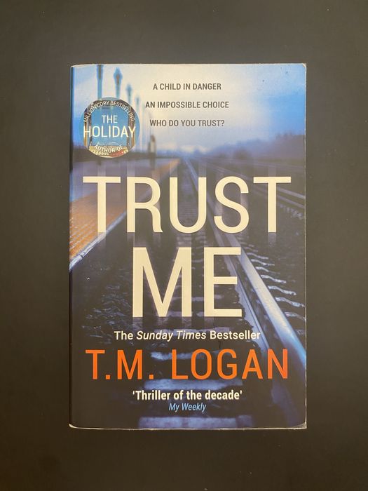 Livro “Trust Me” de T.M Logan