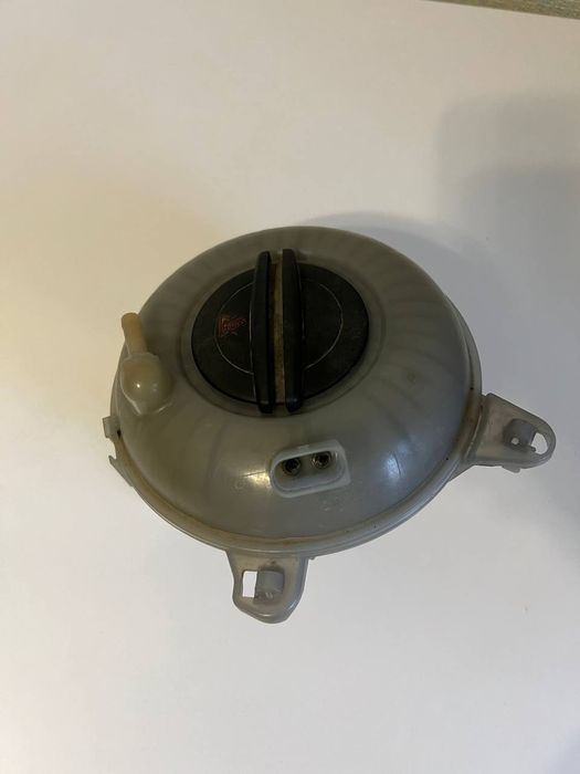 Розширювальний бачок охолодження