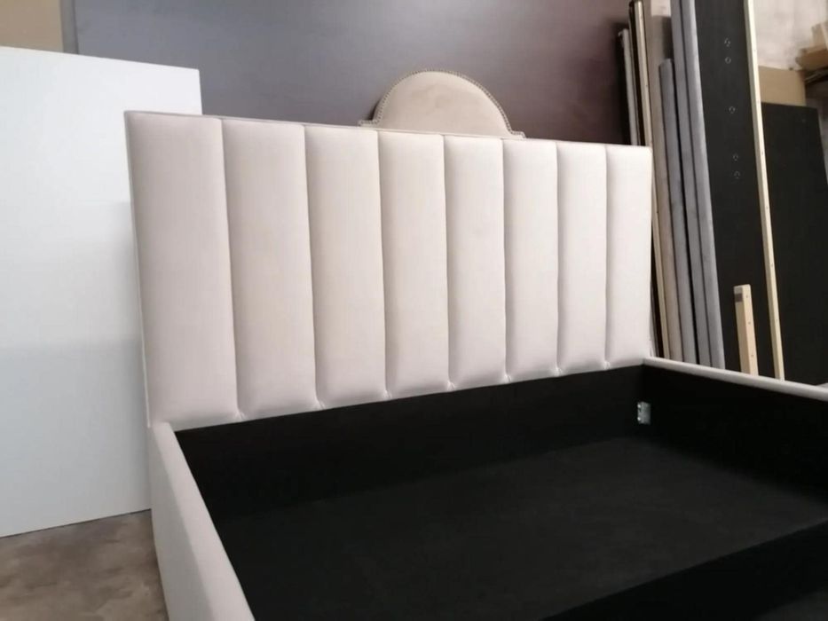 Łóżko tapicerowane na wymiar sypialnia nóżki stelaż panele producent