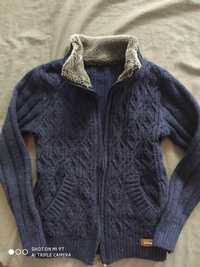 Sweter z futerkiem ciepły 122 cm.