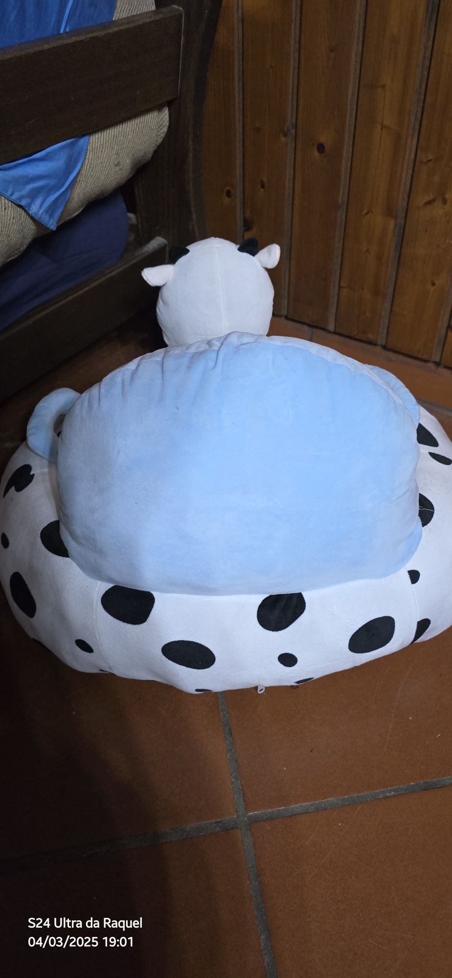 Sofá de bebé com encosto