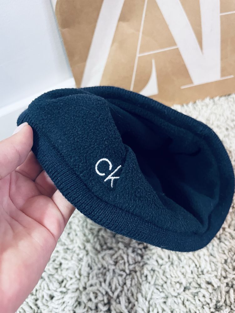 Czapka meska calvin klein granatowa z logo meska podszyta polarem