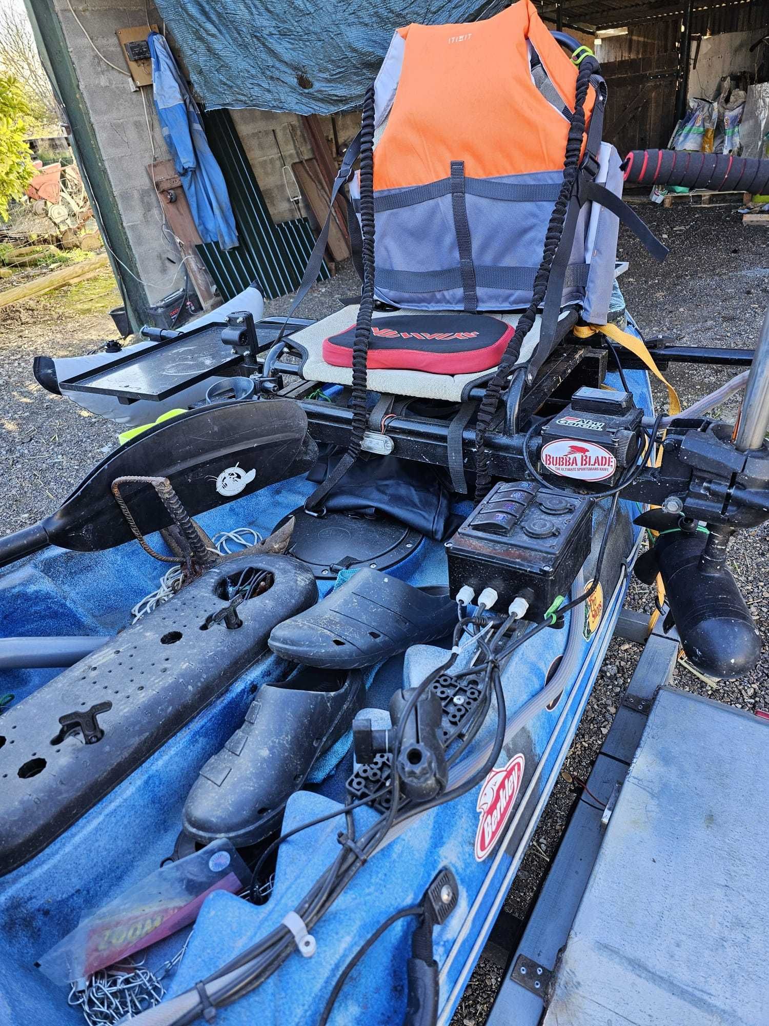 Vendo Kayak 2 Lugares c/atrelado e muito mais...