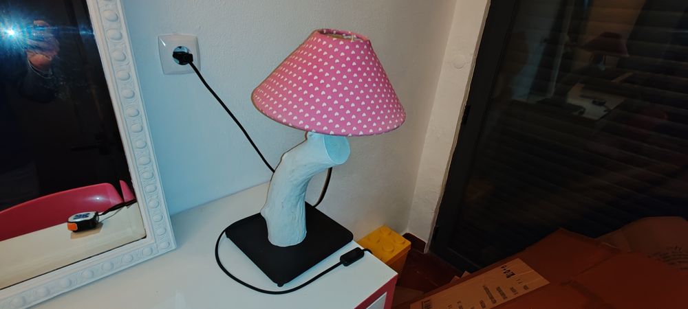 Candeeiro feito de ramo de árvore