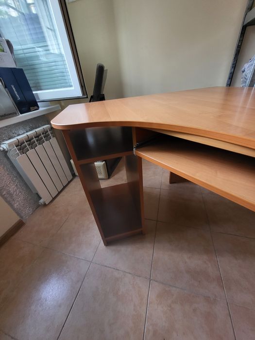 Стіл компьютерний.