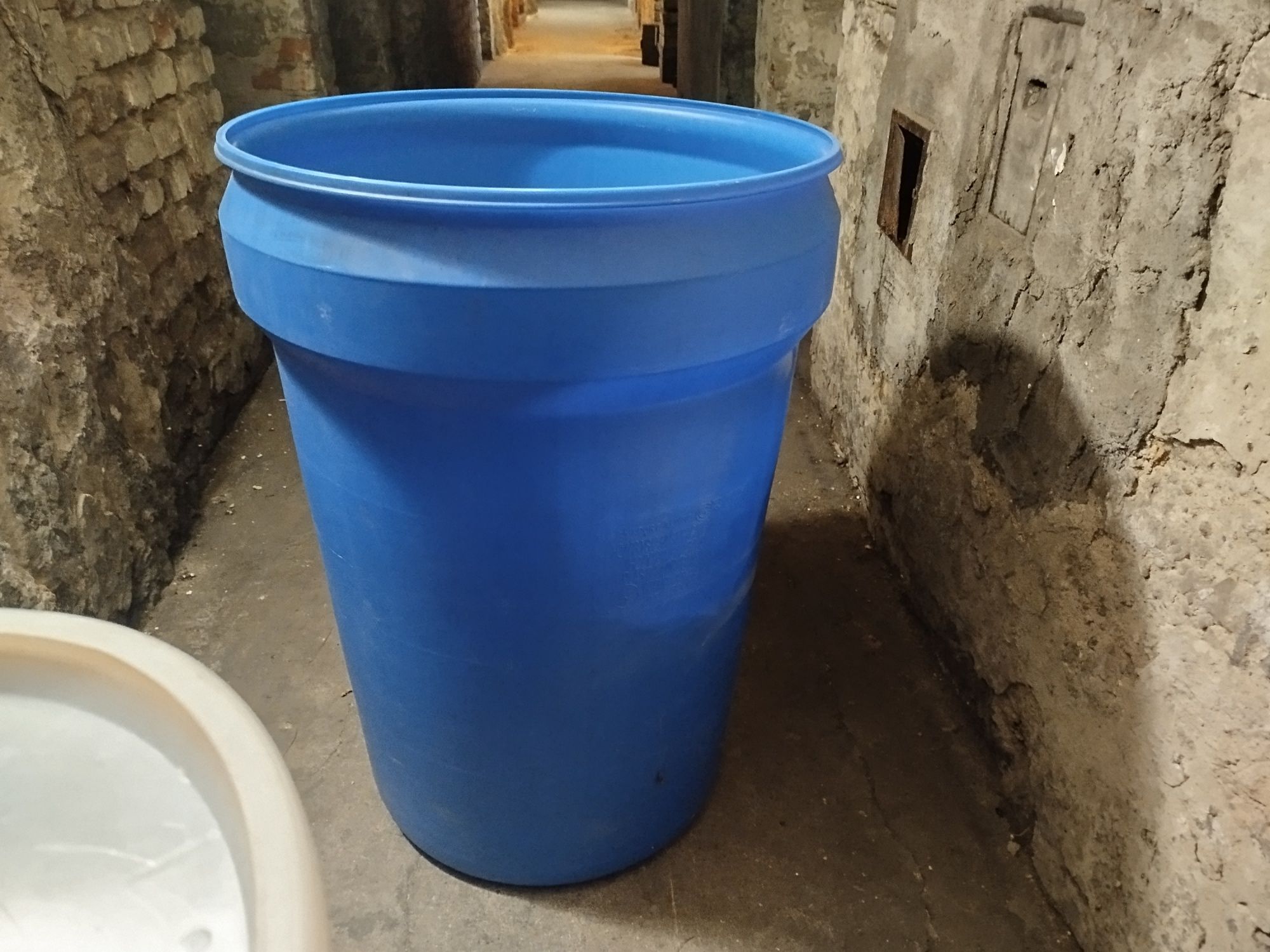 Beczki plastikowe , dobra jakość+atest , 80+150 litrów