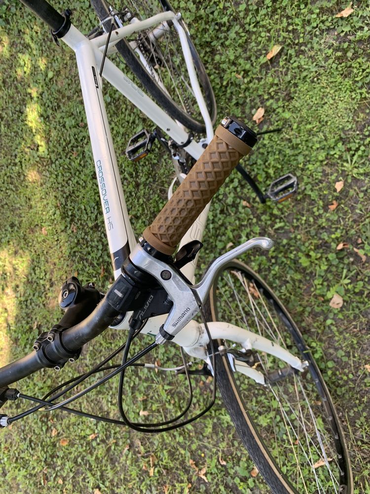 Спортивний велосипед 28 колеса shimano schwalbe рама 57 beone