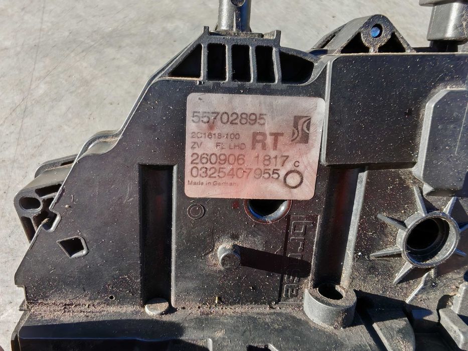 Opel Corsa D Zamek drzwi lewy przód 5D