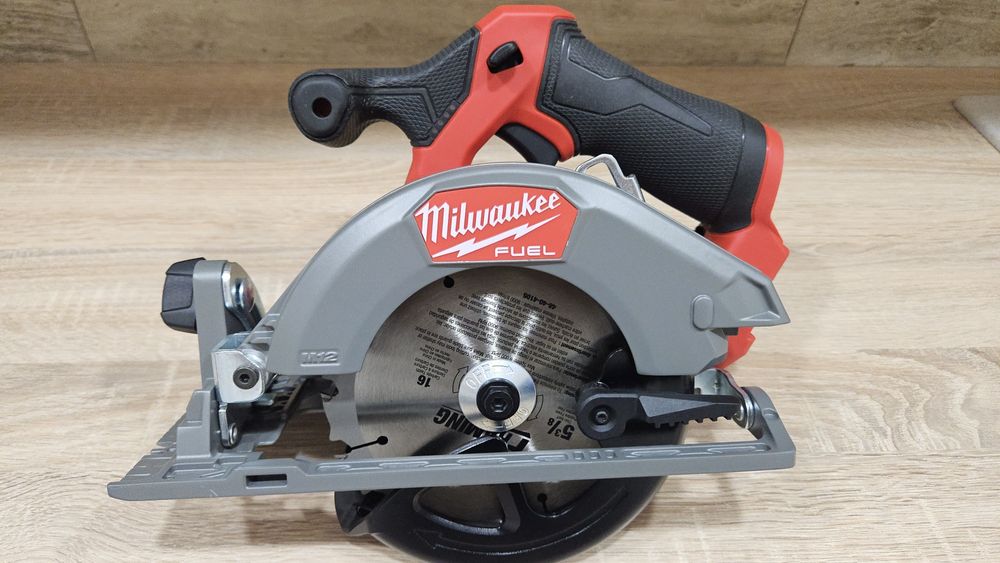 Milwaukee 2521-20 дискові пила нова оригінал dewalt