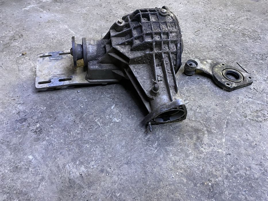 Продам передній міст до ниви Ваз 2121 або корпус моста нива ,відвязка