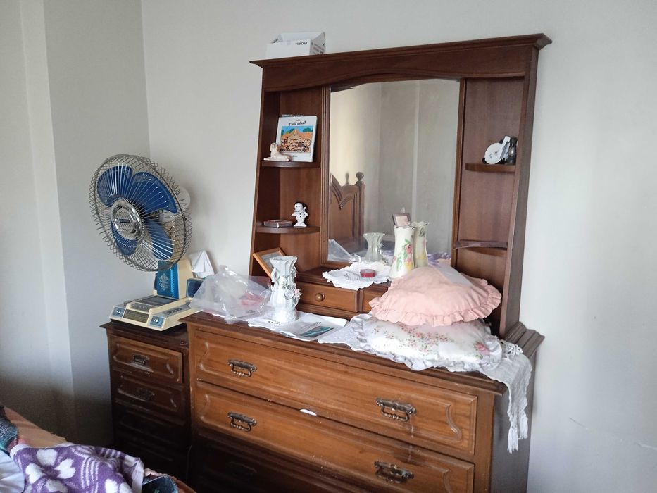 Moveis de casa de jantar complelta em madeira