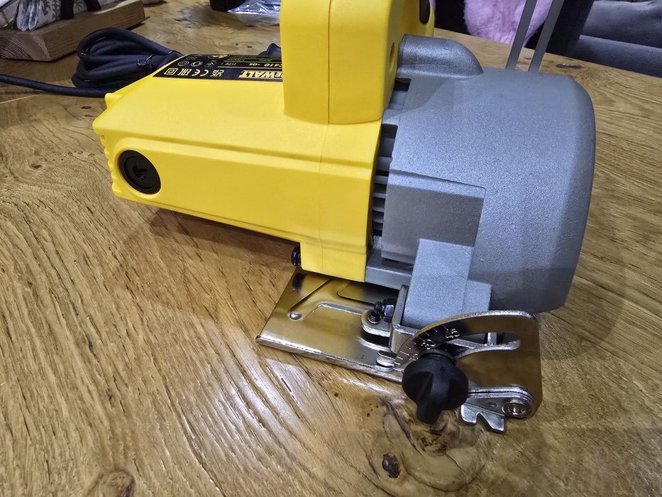 DeWalt DWC410 Przecinarka ręczna do płytek na mokro 110mm
