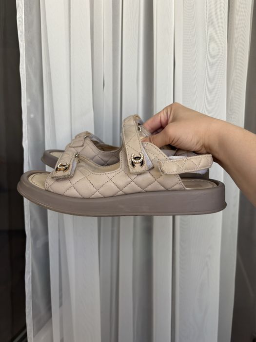 Босоніжки в стилі шанель