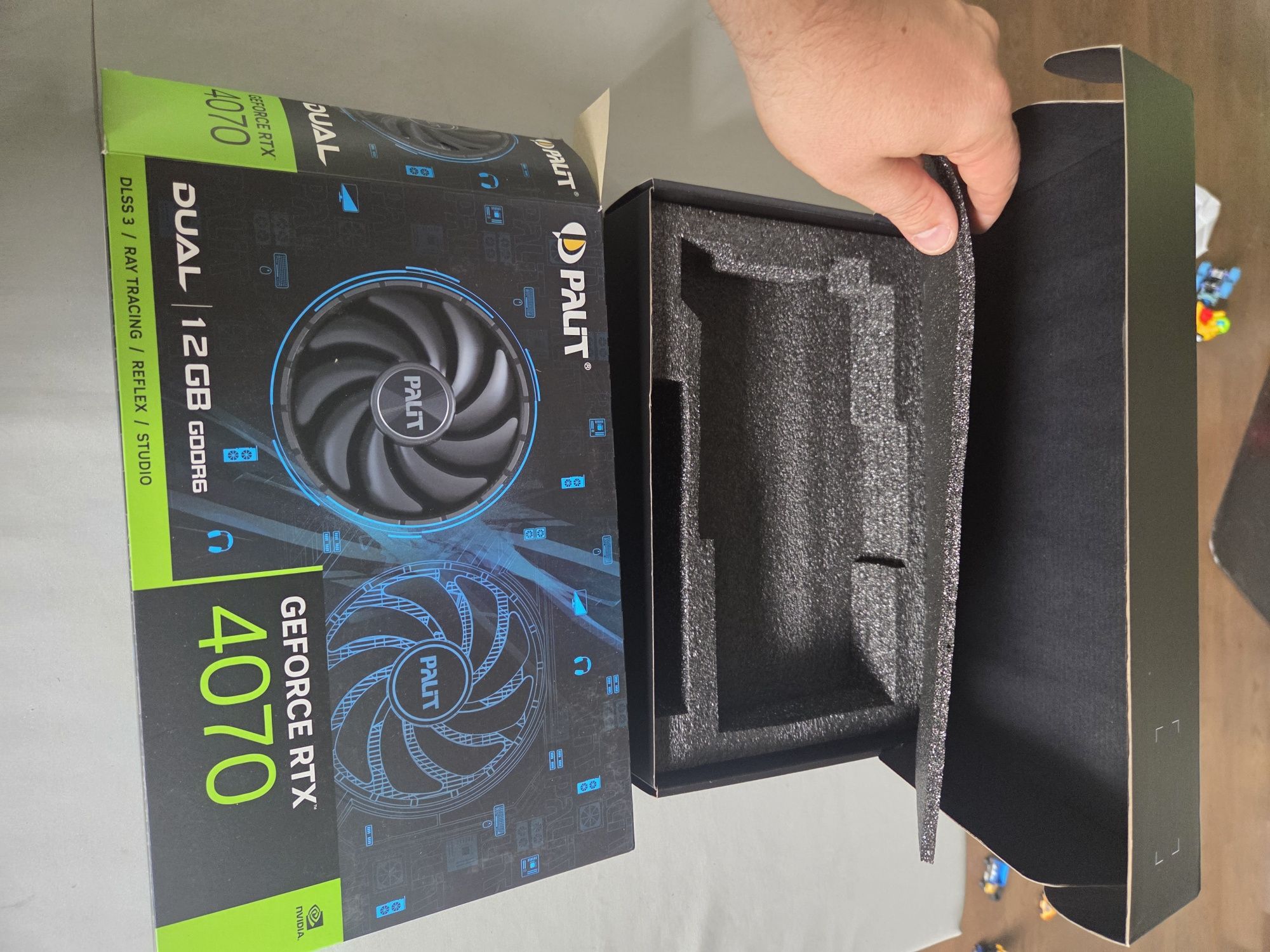 Sprzedam pudełko od karty graficznej Palit Geforce RTX 4070  12GB