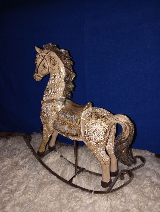 Різдвяна фігурка кінь-гойдалка