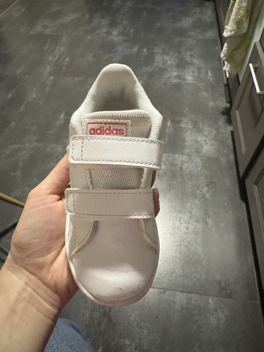 Білі кеди кросівки Adidas  24
