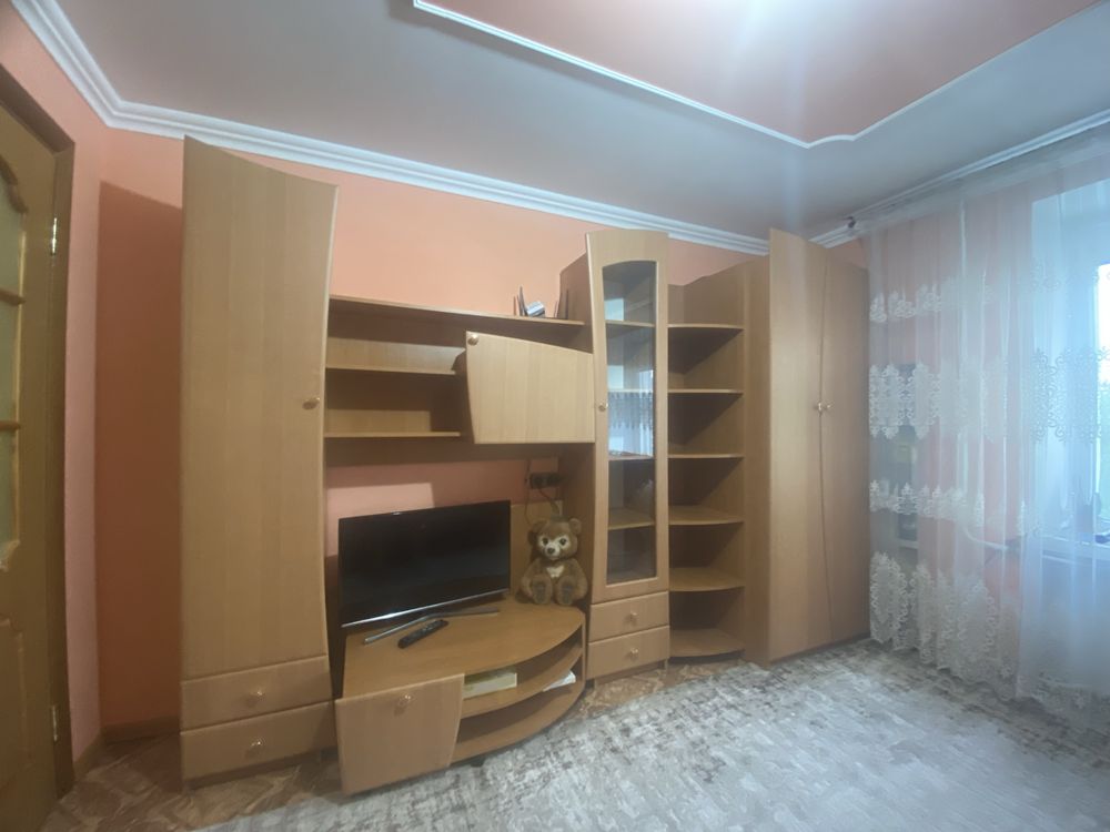 Стінка в дуже гарному стані.