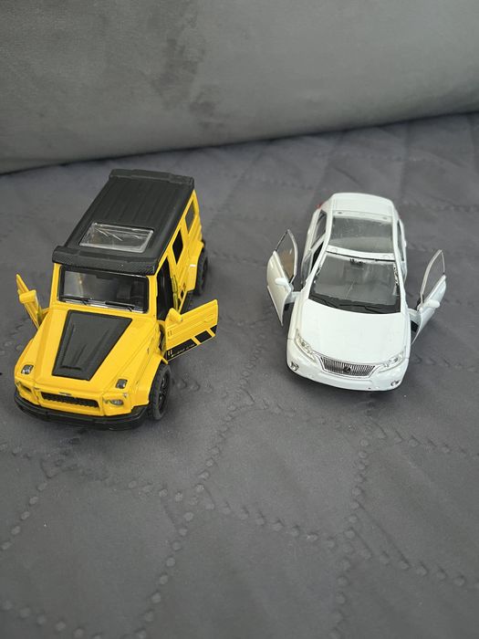 Dwa samochody dla dziecka żółty i bialy