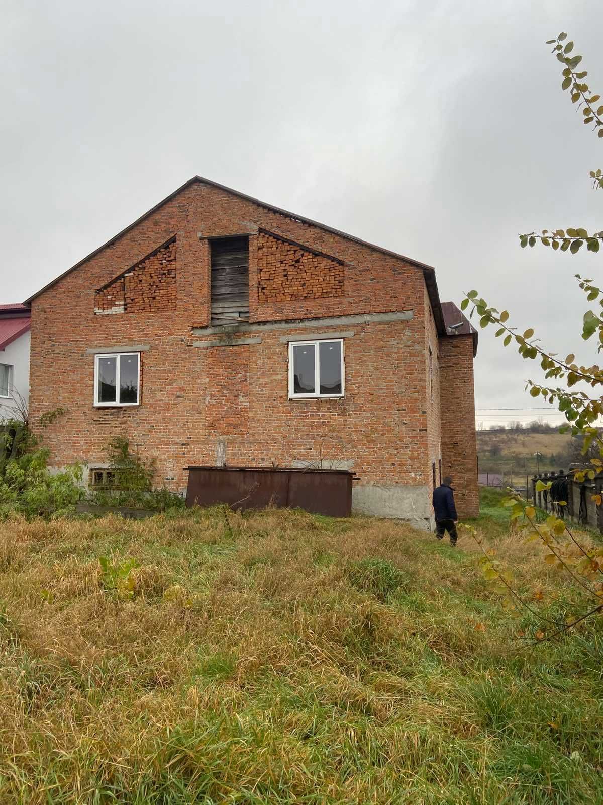 Продаж будинку в с.Зубра з ділянкою 10 сот.