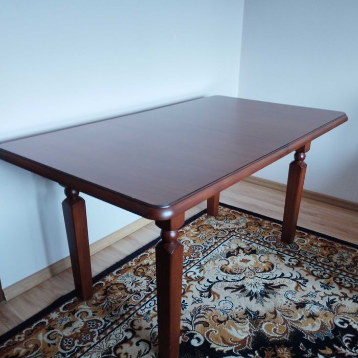 Sprzedam stół  Bawaria, fornir, kolor wiśnia primavera, nogi rzeźbione