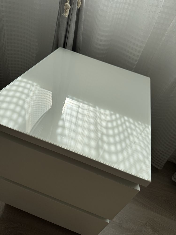 Mesa de cabeceira MALM