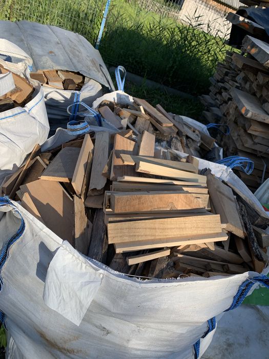 Suche drewno opałowe – w big bagach