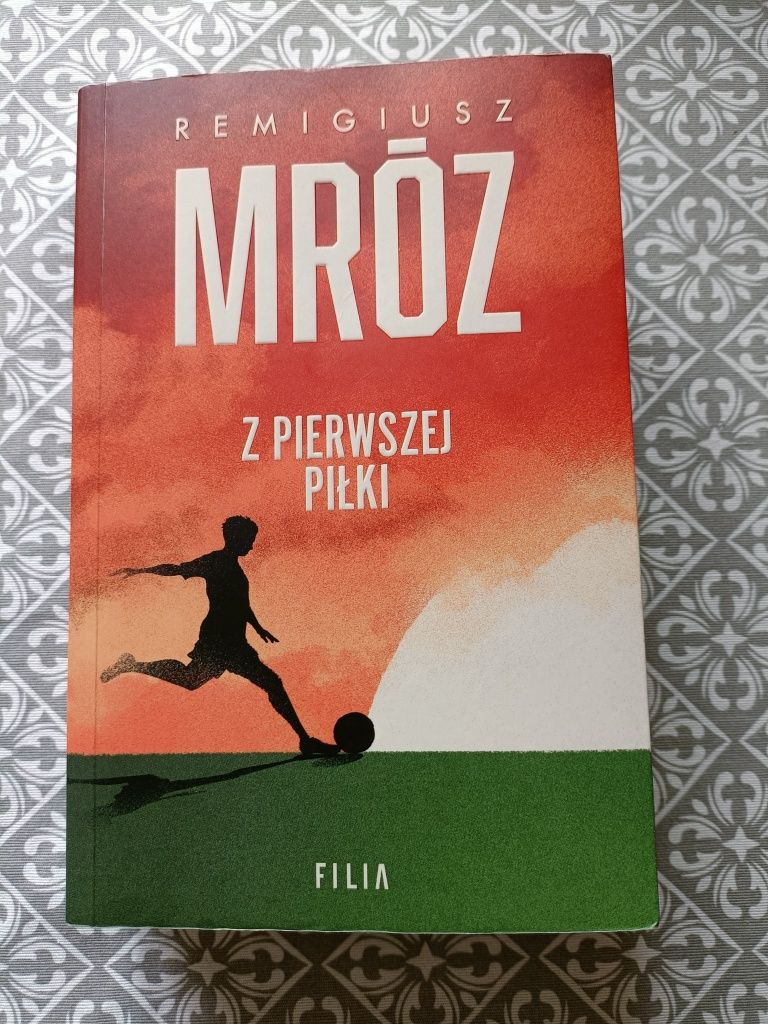 Książka Remigiusz Mróz Z Pierwszej Piłki