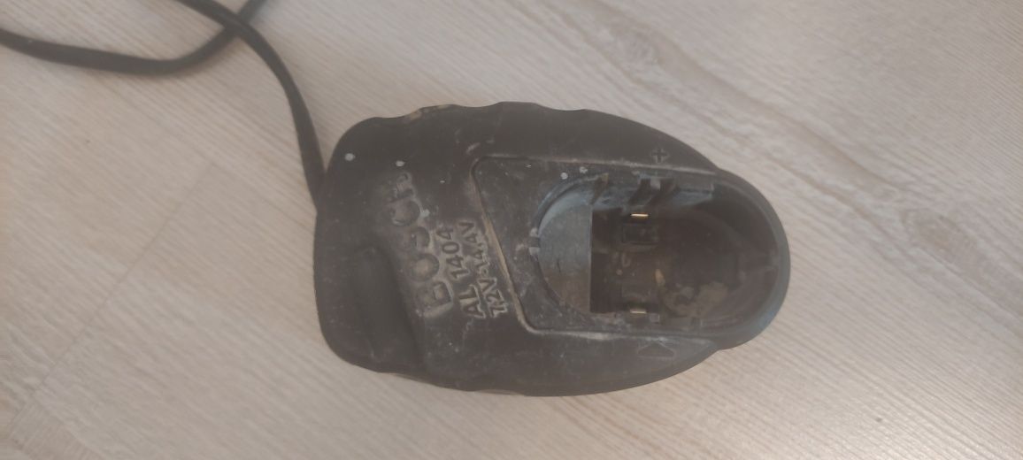 Ładowarka z akumulatorem wkretarki  Bosh