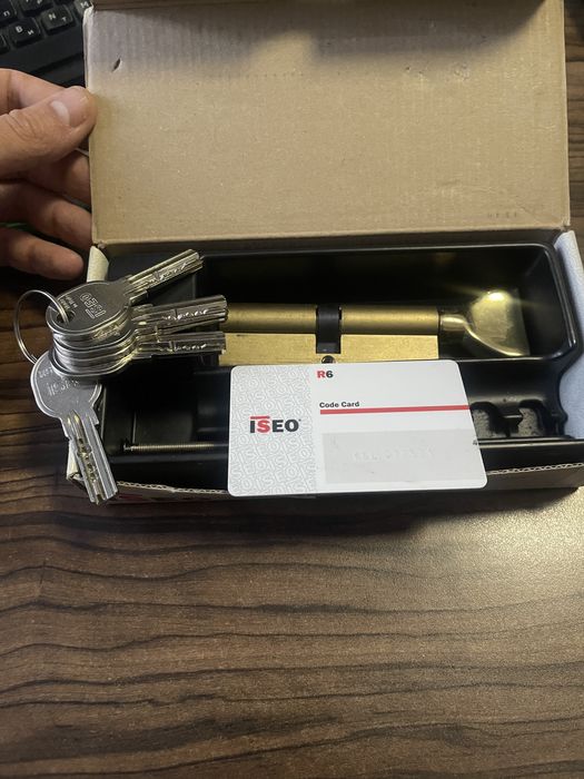 Замок цилиндр ISEO R6 Италия 45x45