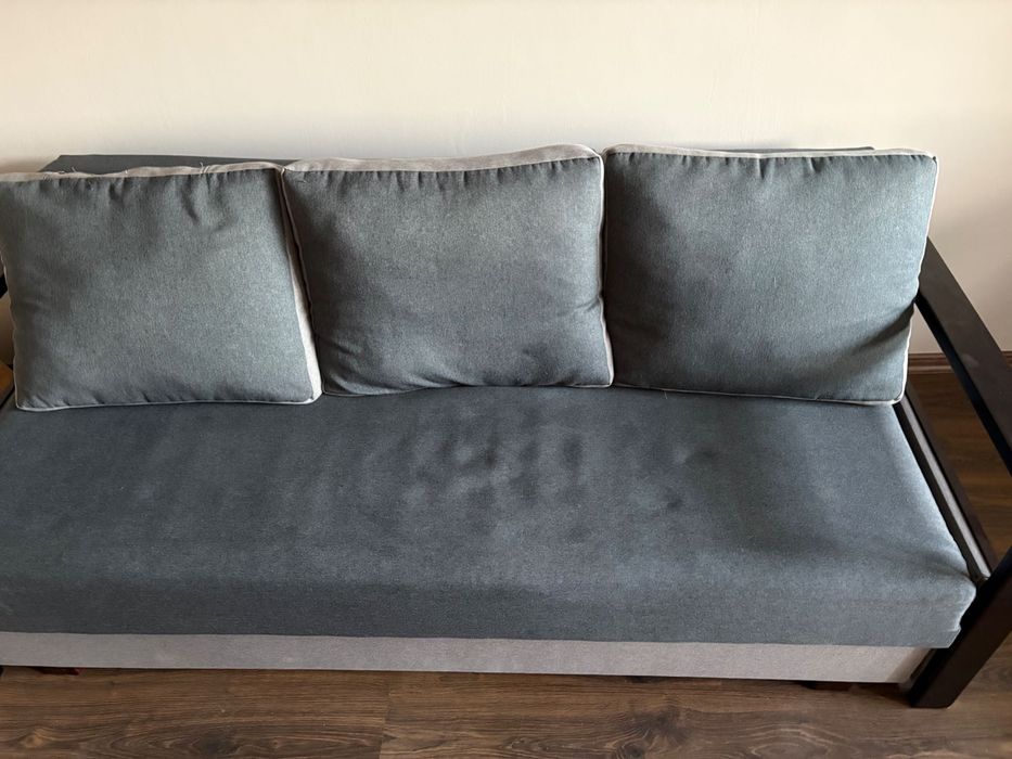 Диван для кімнати.