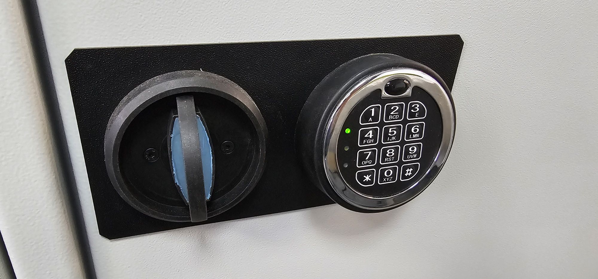 Szafa na BROŃ • sejf S1 • szafa myśliwska • zamek ELEKTRONICZNY